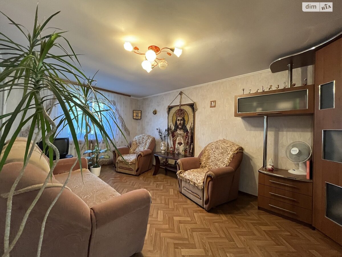 Продаю простору 2-к квартиру в Центрі фото 1 Продаю простору 2-к квартиру в Центрі фото 1