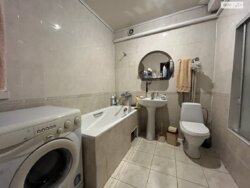 Продаю простору 2-к квартиру в Центрі фото 10 Продаю простору 2-к квартиру в Центрі фото 10