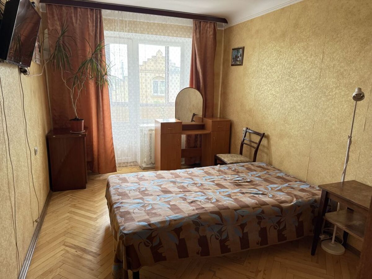 4-кімнатна, Малокитаївська вул., 7, Голосіївський фото 1 4-кімнатна, Малокитаївська вул., 7, Голосіївський фото 1