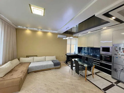 Продаж 2-кім. квартири 70,6м2 з дизайнерським ремонтом! Меблі.Техніка.Топ локація, фото 2 Продаж 2-кім. квартири 70,6м2 з дизайнерським ремонтом! Меблі.Техніка.Топ локація, фото 2