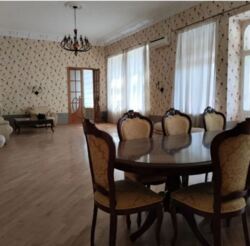 Продам потрясающую 4-х ком.кв. с видом на Оперный театр Театральный переулок (бывший пер.Чайковского). фото 2 Продам потрясающую 4-х ком.кв. с видом на Оперный театр Театральный переулок (бывший пер.Чайковского). фото 2