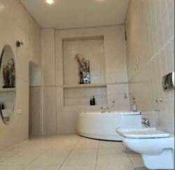 Продам потрясающую 4-х ком.кв. с видом на Оперный театр Театральный переулок (бывший пер.Чайковского). фото 8 Продам потрясающую 4-х ком.кв. с видом на Оперный театр Театральный переулок (бывший пер.Чайковского). фото 8