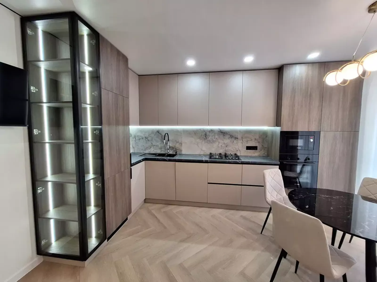 Продаж великої квартири у ЖК Famely Plaza фото 1 Продаж великої квартири у ЖК Famely Plaza фото 1