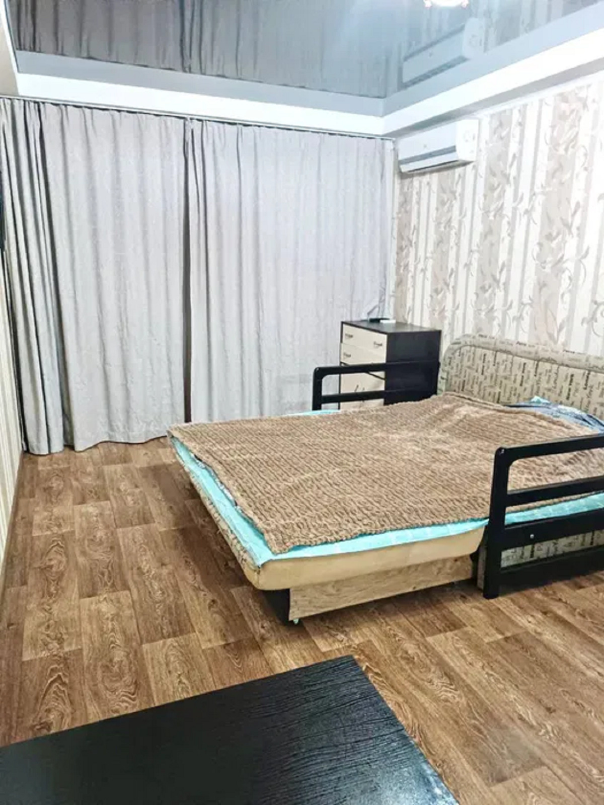 Продам 1 квартиру по вул. Краснова/ пл. Толбухіна фото 1 Продам 1 квартиру по вул. Краснова/ пл. Толбухіна фото 1