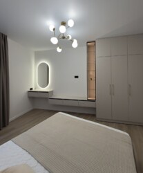  1   42,3 2.  / .  Kadorr City  12