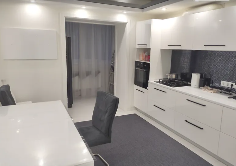 Продаж 3к квартири 88 кв. м на вул. Келецька фото 1 Продаж 3к квартири 88 кв. м на вул. Келецька фото 1
