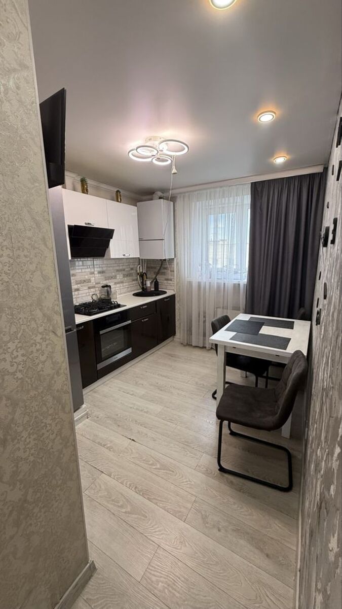Продаж 2-кімнатної квартири з ремонтом, смт. Стрижавка фото 1 Продаж 2-кімнатної квартири з ремонтом, смт. Стрижавка фото 1