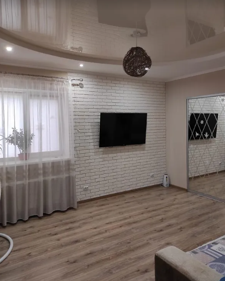 Продаж 3к квартири 92 кв. м на 1-й пров. Юності фото 1 Продаж 3к квартири 92 кв. м на 1-й пров. Юності фото 1
