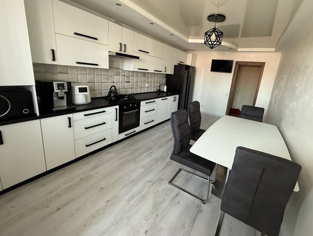 Продаж 3к квартири 105 кв. м на вул. Миколаївська фото 1 Продаж 3к квартири 105 кв. м на вул. Миколаївська фото 1
