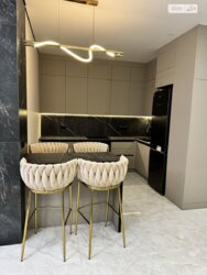 ������ 1� �������� 58 ��. �., �� Premier Tower ���� 7