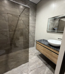 ������ 1� �������� 58 ��. �., �� Premier Tower ���� 14