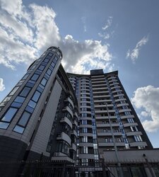 ������ 4� �������� 133.7 ��. �., �� Park Tower ���� 2