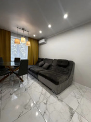 ��������� �������� 6 ��������� ������ �� ���, �������, �����������, �����������, ������� - 9 ���������� ���� 12