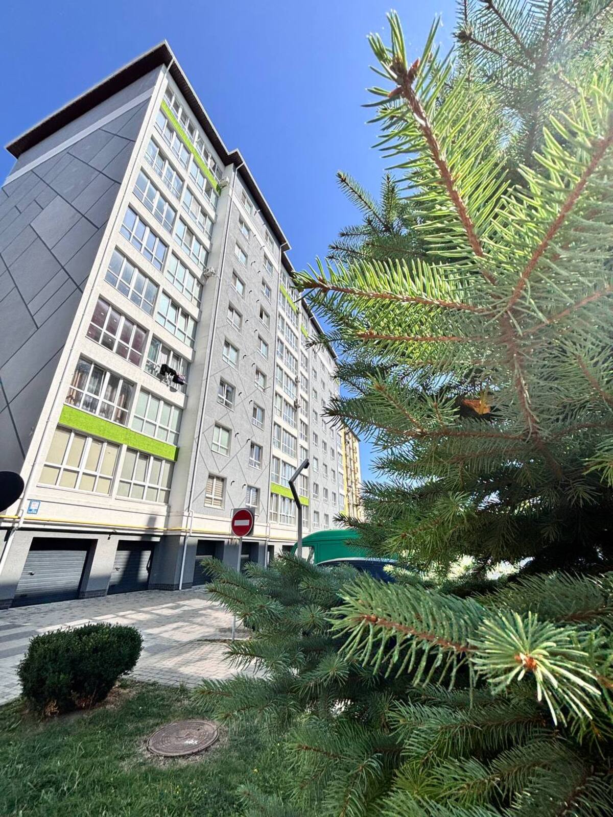 Продається квартира Івано-Франківська, Івано-Франківськ, Озеро, Довженка О. вул. фото 1 Продається квартира Івано-Франківська, Івано-Франківськ, Озеро, Довженка О. вул. фото 1