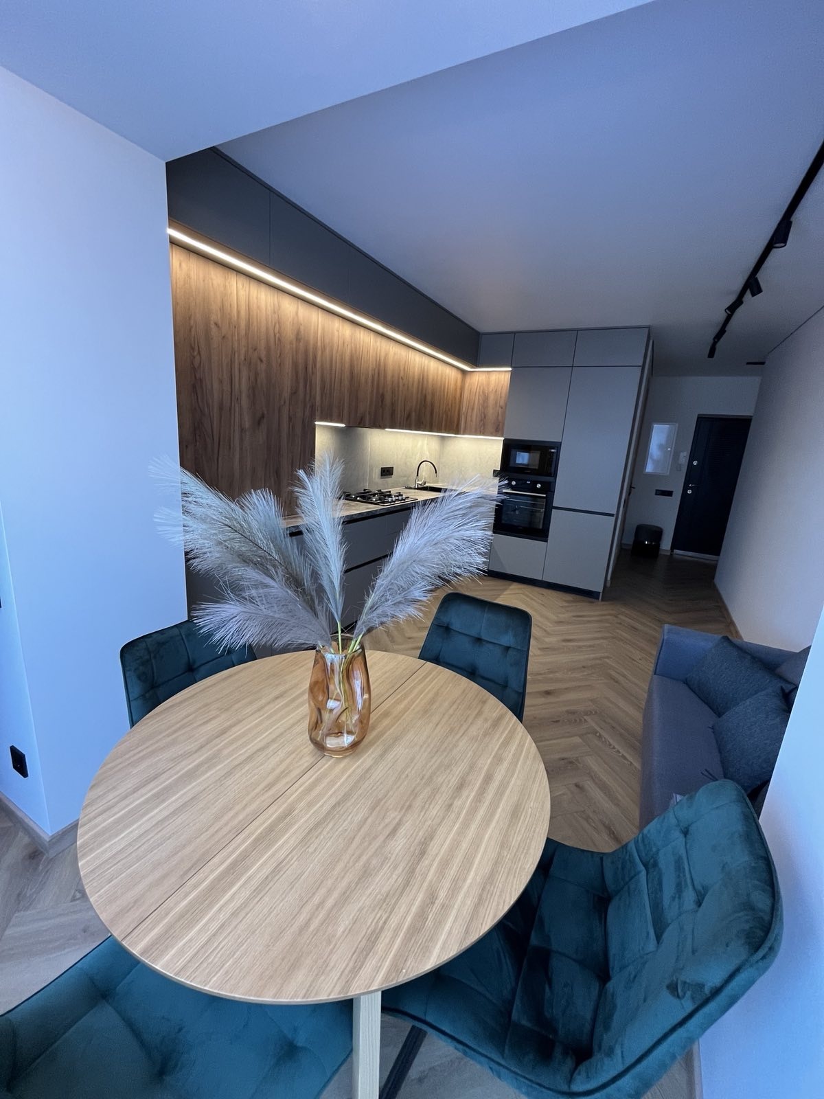 Двокімнатна квартира з якісним ремонтом та меблями у ЖК Озеро фото 1 Двокімнатна квартира з якісним ремонтом та меблями у ЖК Озеро фото 1