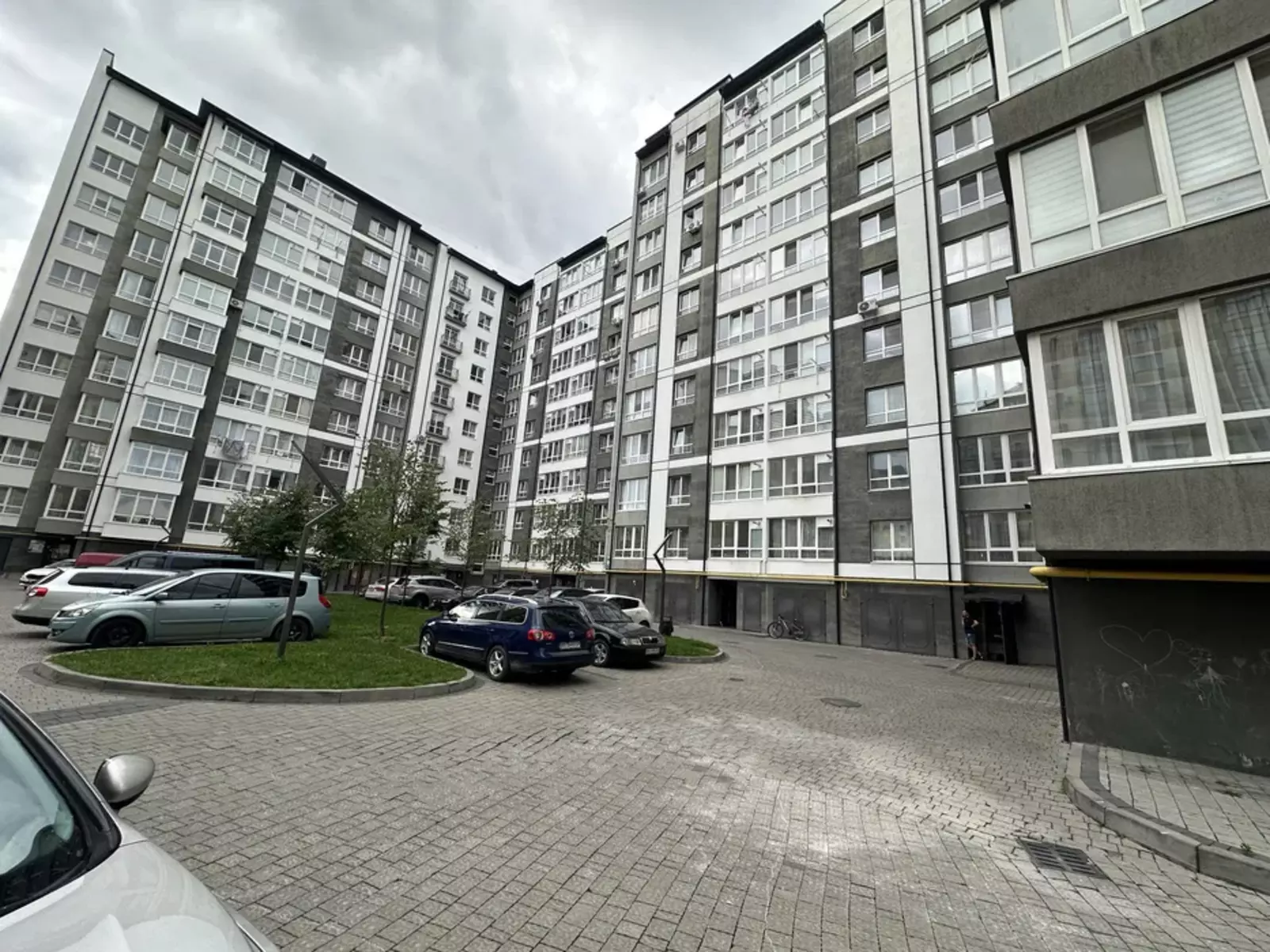 Продається квартира Івано-Франківська, Івано-Франківськ, Бам, Довженка О. вул. фото 1 Продається квартира Івано-Франківська, Івано-Франківськ, Бам, Довженка О. вул. фото 1