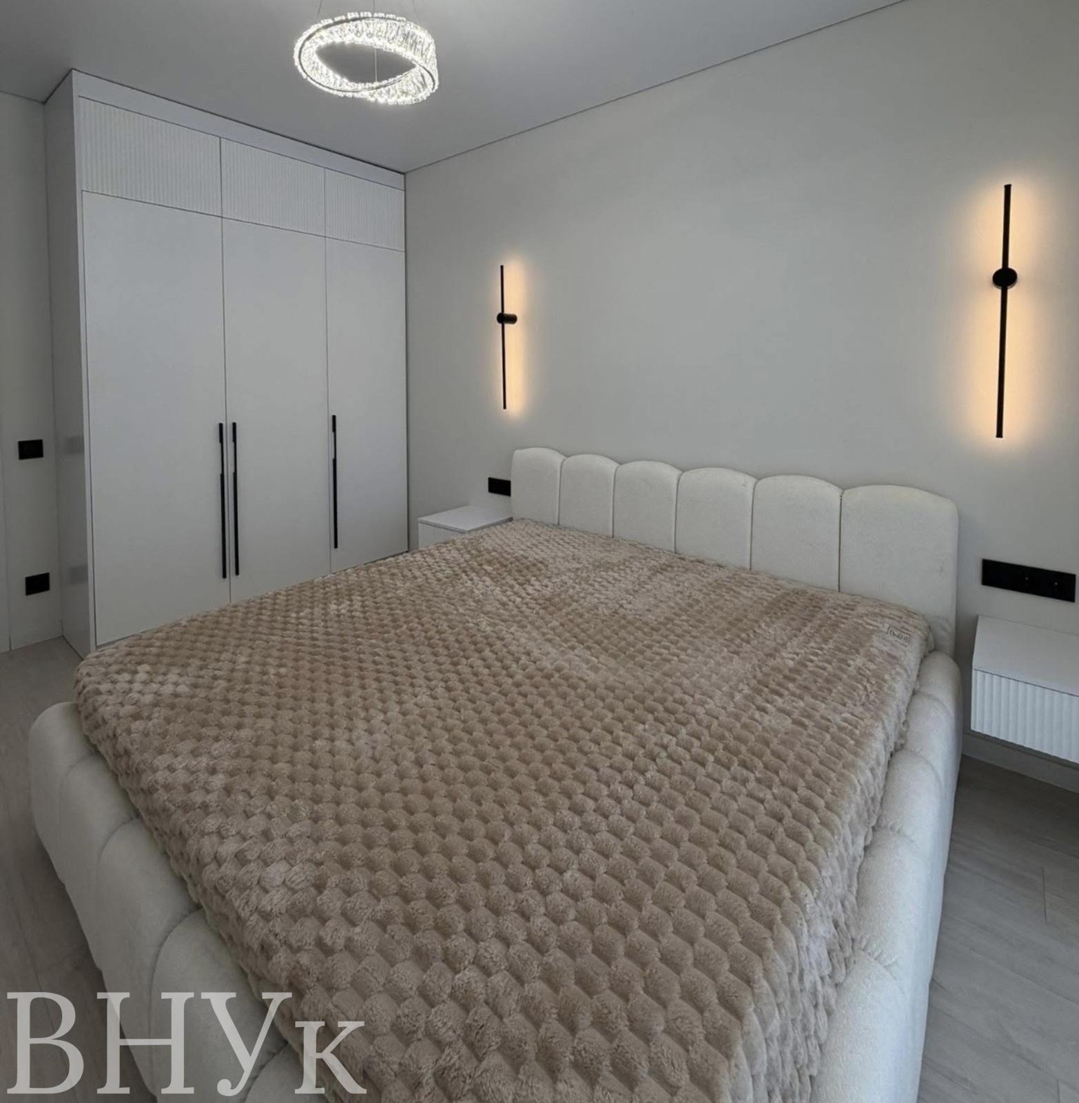 1.5 ������� �������� �� West Towers ���� 1