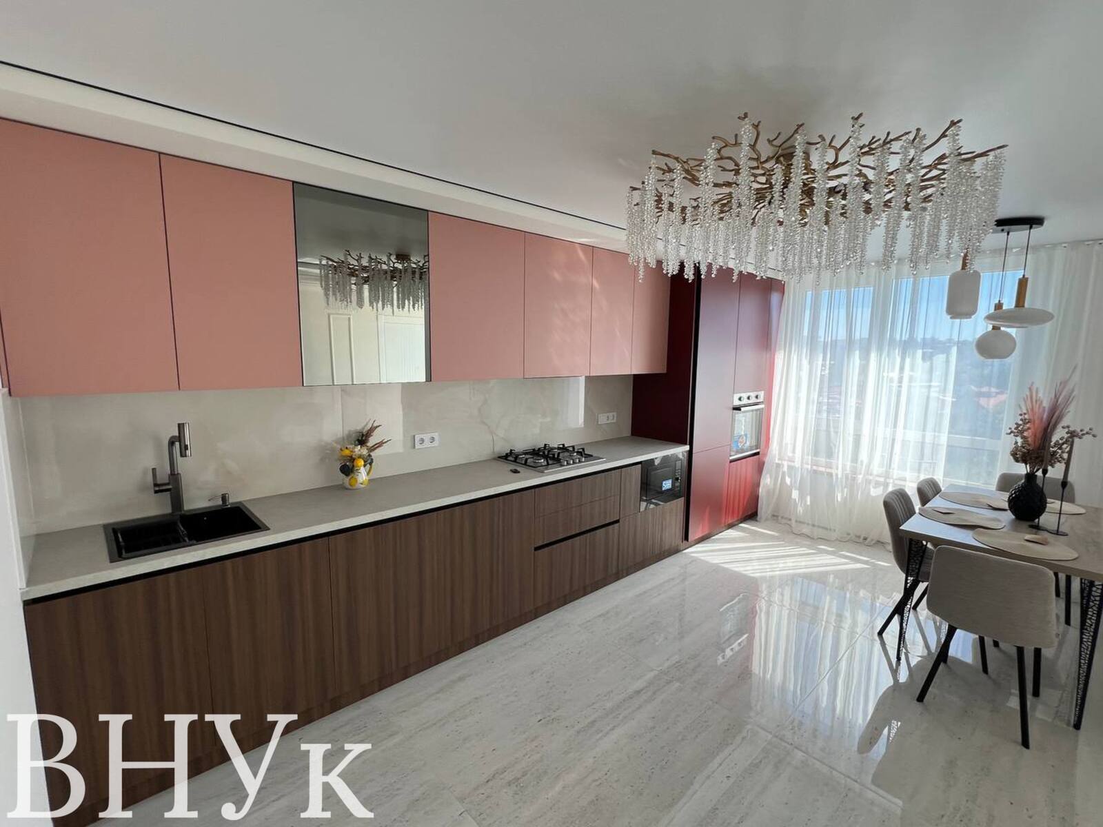 Продається шикарна 3-кімнатна квартира на Цегельному провулку фото 1 Продається шикарна 3-кімнатна квартира на Цегельному провулку фото 1