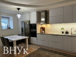 Простора 4-кімнатна квартира з власним входом, р-н Дружба фото 2 Простора 4-кімнатна квартира з власним входом, р-н Дружба фото 2