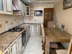 Продається простора 3-кімнатна квартира з євроремонтом у цегляному будинку фото 14 Продається простора 3-кімнатна квартира з євроремонтом у цегляному будинку фото 14