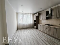 Продам двокімнатну квартиру в центрі міста фото 1 Продам двокімнатну квартиру в центрі міста фото 1