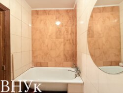 Продаю 2-кімнатну квартиру в серці міста Луцька фото 9 Продаю 2-кімнатну квартиру в серці міста Луцька фото 9