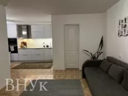 Простора 4-кімнатна квартира з власним входом, р-н Дружба фото 7 Простора 4-кімнатна квартира з власним входом, р-н Дружба фото 7