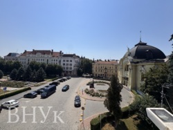 Статусна квартира в історичному будинку з панорамним видом на театр фото 11 Статусна квартира в історичному будинку з панорамним видом на театр фото 11