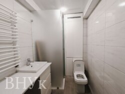 Продам двокімнатну квартиру в центрі міста фото 9 Продам двокімнатну квартиру в центрі міста фото 9