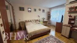Продаж трирівневої квартири котеджного типу з гаражем і особистим подвір'ям фото 4 Продаж трирівневої квартири котеджного типу з гаражем і особистим подвір'ям фото 4