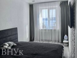 Продам трикімнатну квартиру з видом на озеро фото 1 Продам трикімнатну квартиру з видом на озеро фото 1