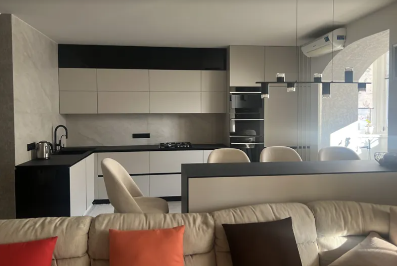 Продаж 3к квартири 94.8 кв. м на бул. Свободи 8 фото 1 Продаж 3к квартири 94.8 кв. м на бул. Свободи 8 фото 1