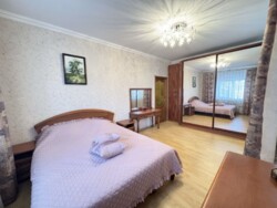 Продається квартира Дніпропетровська, Кам'янське, Кам'янське, центр фото 3 Продається квартира Дніпропетровська, Кам'янське, Кам'янське, центр фото 3