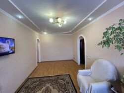 Продається квартира Дніпропетровська, Кам'янське, Кам'янське, центр фото 1 Продається квартира Дніпропетровська, Кам'янське, Кам'янське, центр фото 1