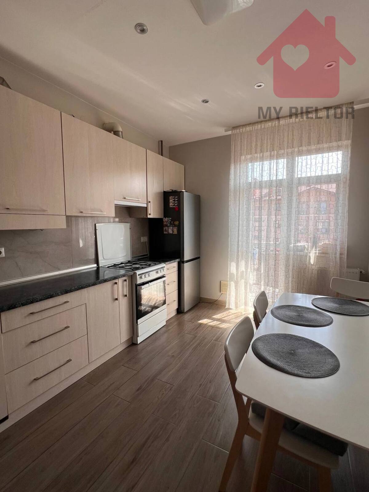 Продаж двокімнатної квартири по вул.Тлехаса фото 1 Продаж двокімнатної квартири по вул.Тлехаса фото 1