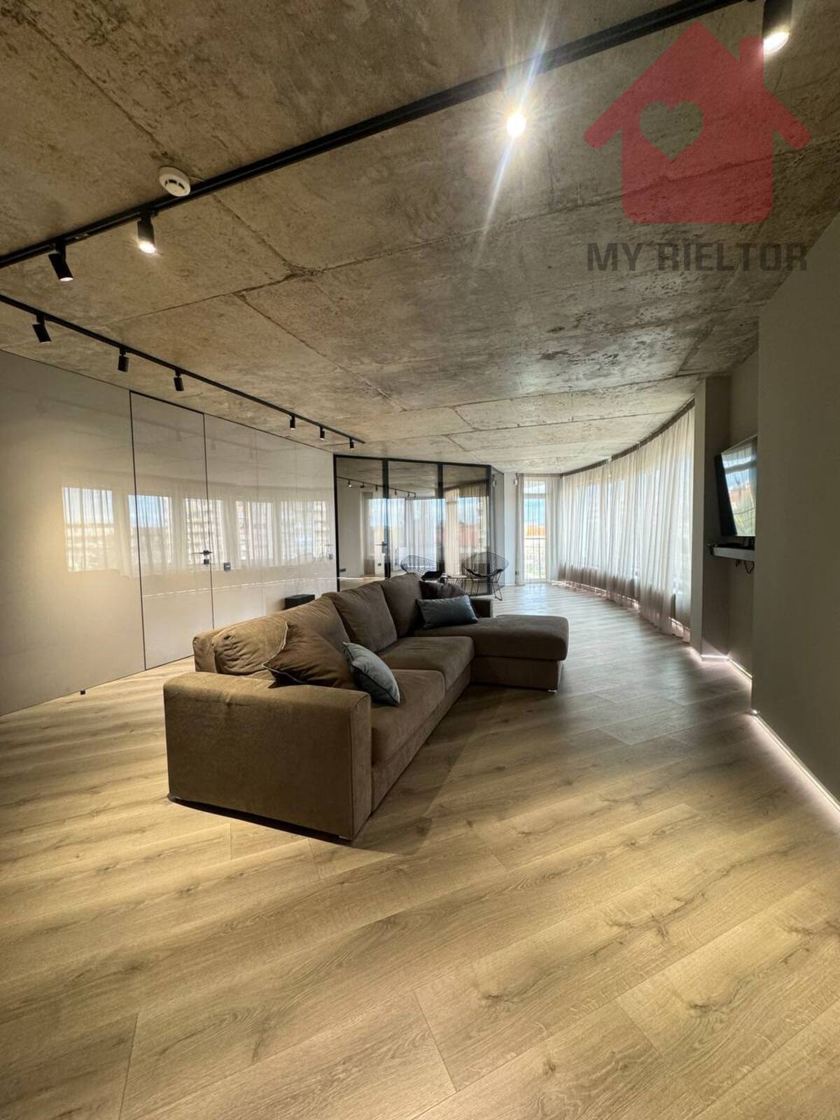 Продаж трикімнатної квартири в центрі міста пл.Богдана Хмельницького. фото 1 Продаж трикімнатної квартири в центрі міста пл.Богдана Хмельницького. фото 1