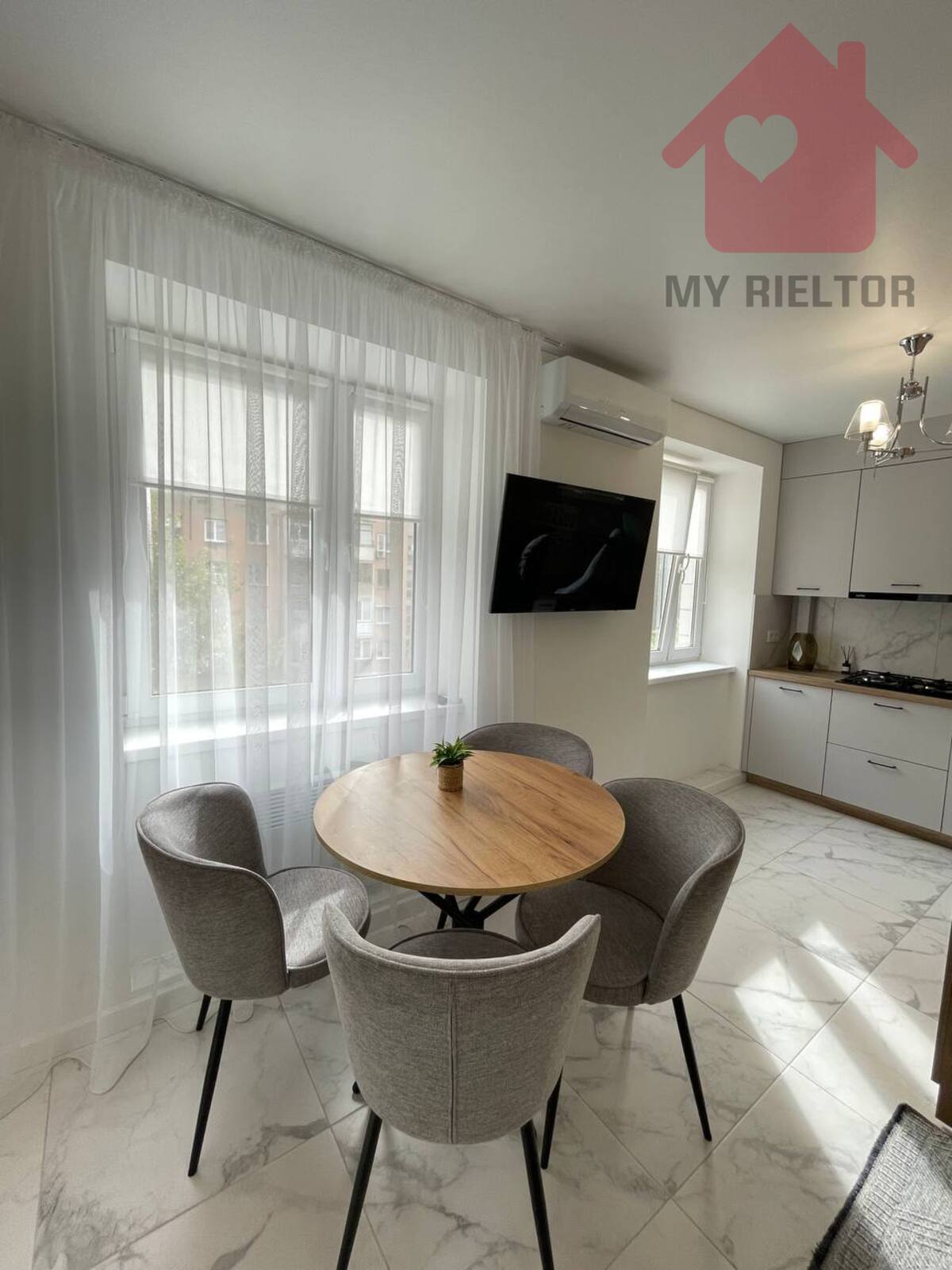 Продаж двокімнатної квартири по вул.Грушевського фото 1 Продаж двокімнатної квартири по вул.Грушевського фото 1