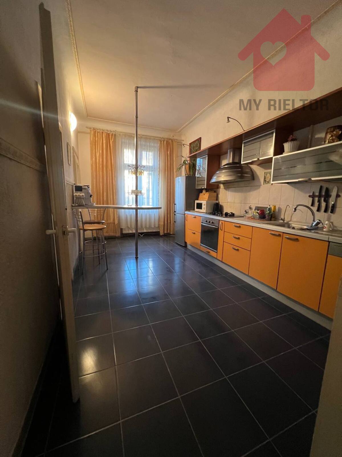 Продаж трикімнатної квартири пл.Корятовича. фото 1 Продаж трикімнатної квартири пл.Корятовича. фото 1