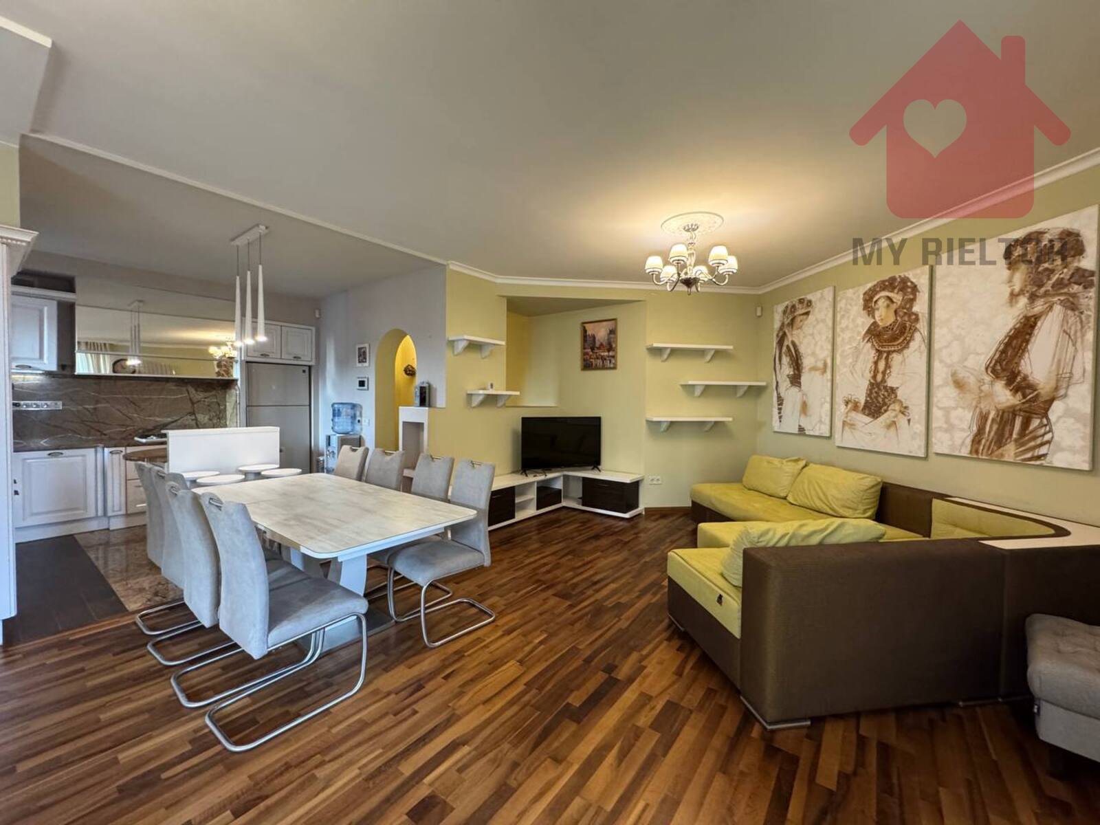 Продаж трикімнатної квартири з терасою на даху (район Боздош) фото 1 Продаж трикімнатної квартири з терасою на даху (район Боздош) фото 1