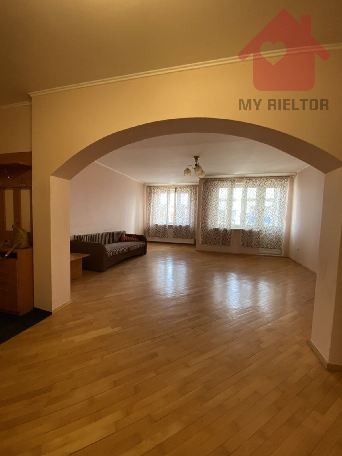 Продаж чотирикімнатної квартири по вул.Володимирська фото 1 Продаж чотирикімнатної квартири по вул.Володимирська фото 1