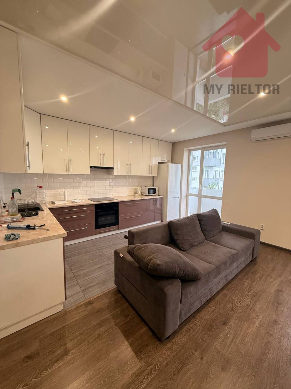 Продаж двокімнатної квартири по вул.Гвардійська фото 1 Продаж двокімнатної квартири по вул.Гвардійська фото 1