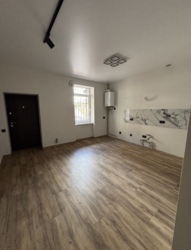 Продаж 2 кімнатної квартири в центрі міста фото 3 Продаж 2 кімнатної квартири в центрі міста фото 3