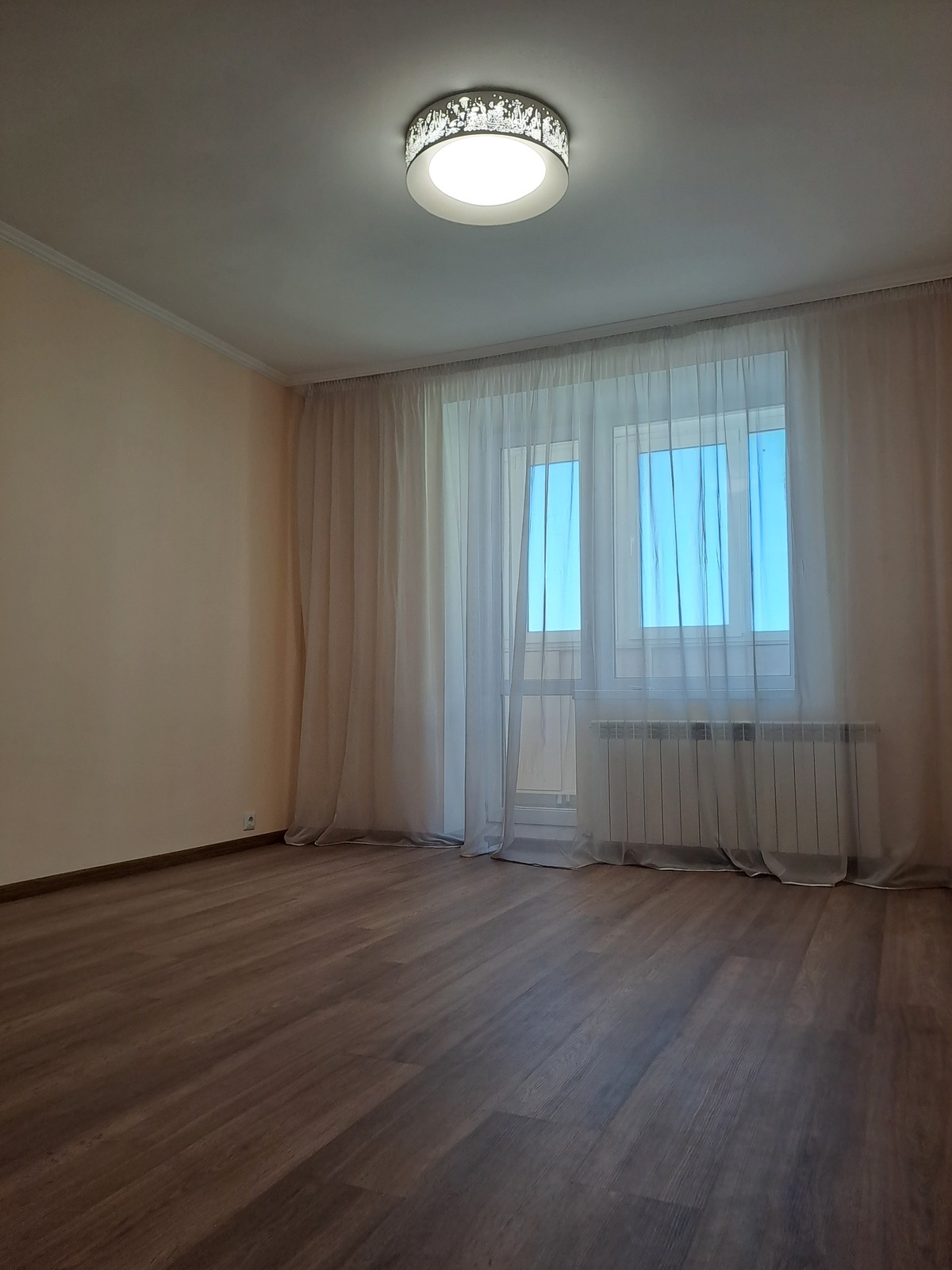 Продається 1 кім квартира на вул Яреми фото 1 Продається 1 кім квартира на вул Яреми фото 1