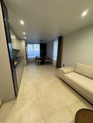 Продається простора 2 кім. квартира + кухня студія пров. Цегельний фото 5 Продається простора 2 кім. квартира + кухня студія пров. Цегельний фото 5