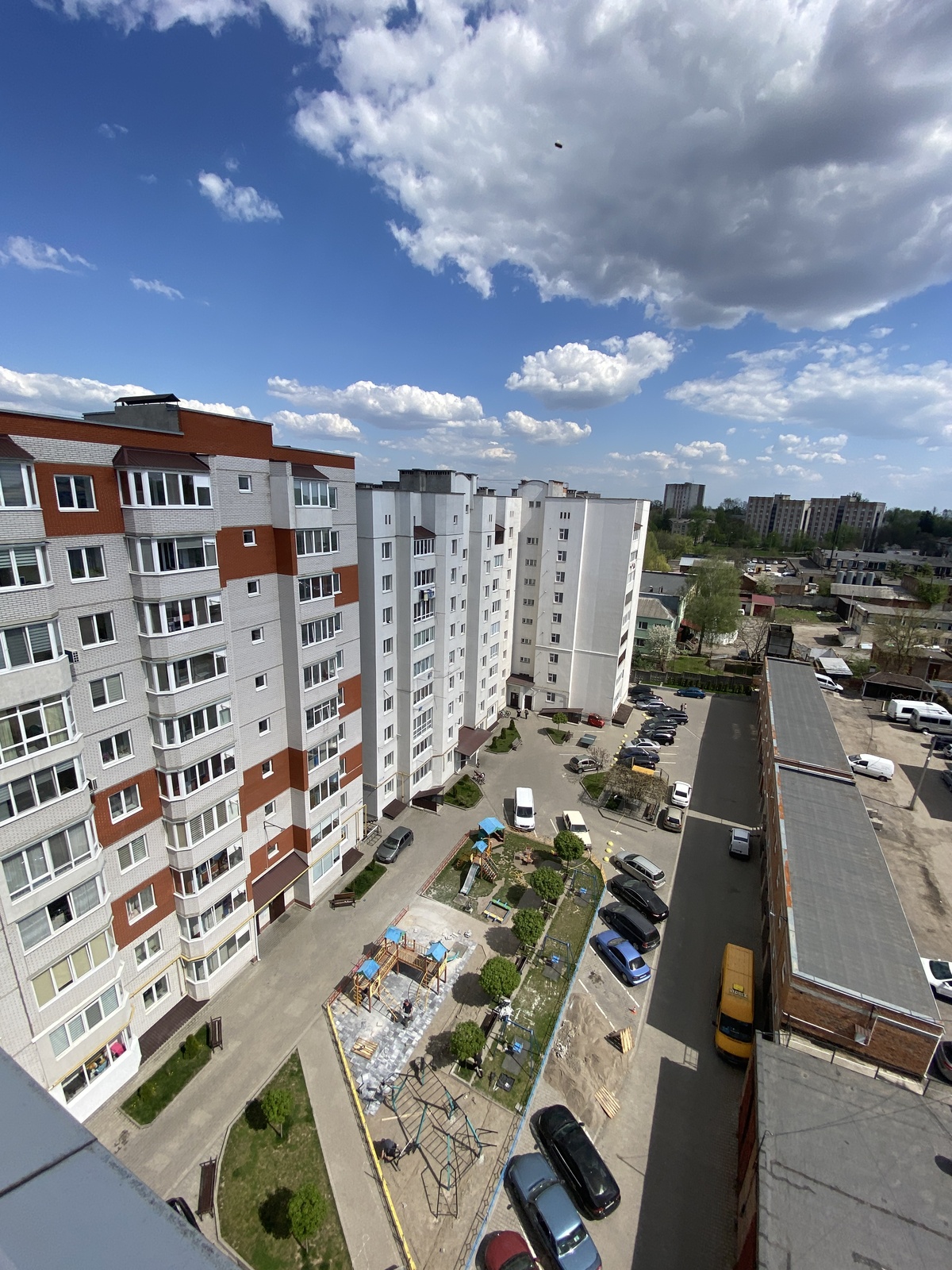 2-кімнатну квартиру площею 72 м.кв на 10 поверсі фото 1 2-кімнатну квартиру площею 72 м.кв на 10 поверсі фото 1