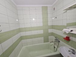 Простора 3-кімнатна квартира на Озерній!** фото 12 Простора 3-кімнатна квартира на Озерній!** фото 12