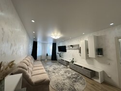 3-кімнатна квартира з ремонтом від забудовника Рауш в районі Озерна! фото 1 3-кімнатна квартира з ремонтом від забудовника Рауш в районі Озерна! фото 1