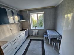 Простора 3-кімнатна квартира на Озерній!** фото 1 Простора 3-кімнатна квартира на Озерній!** фото 1