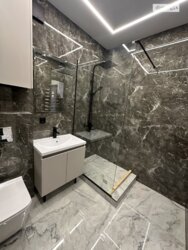 🏙️ ** 1-   !**  4