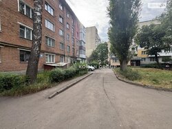 Затишна двокімнатна квартира з роздільними кімнатами на комфортному поверсі фото 4 Затишна двокімнатна квартира з роздільними кімнатами на комфортному поверсі фото 4